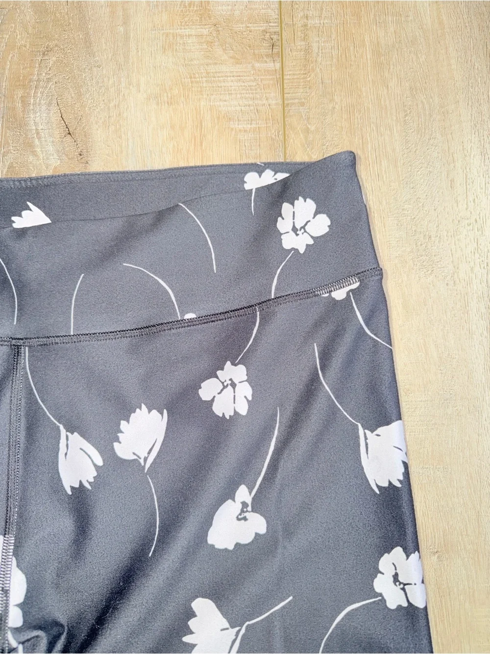 Black & White Floral Athletic Capri Leggings plus size 2X